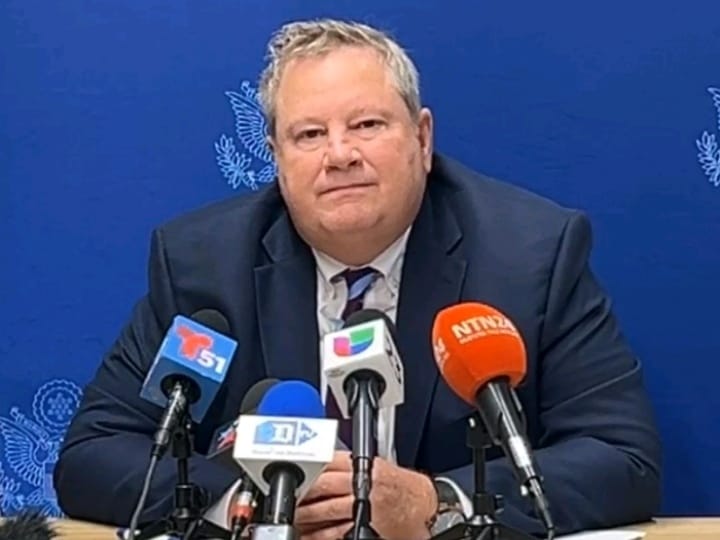 MIKE HAMMER DENUNCIA FALTA DE LIBERTAD DE EXPRESIÓN EN CUBA