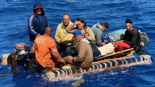 SIETE BALSEROS CUBANOS RESCATADOS POR PESCADORES EN MÉXICO