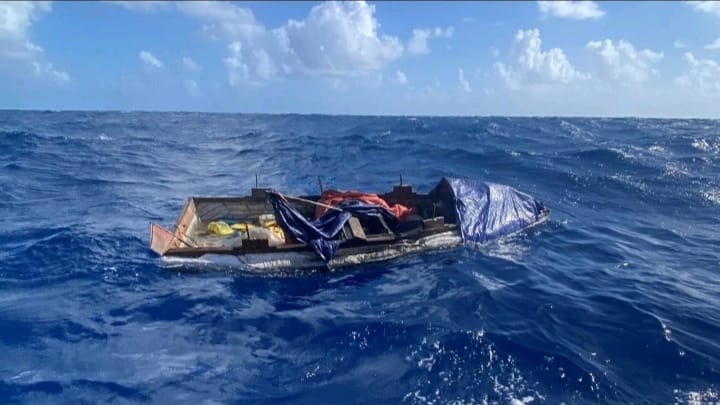 Desaparece embarcación con ocho migrantes