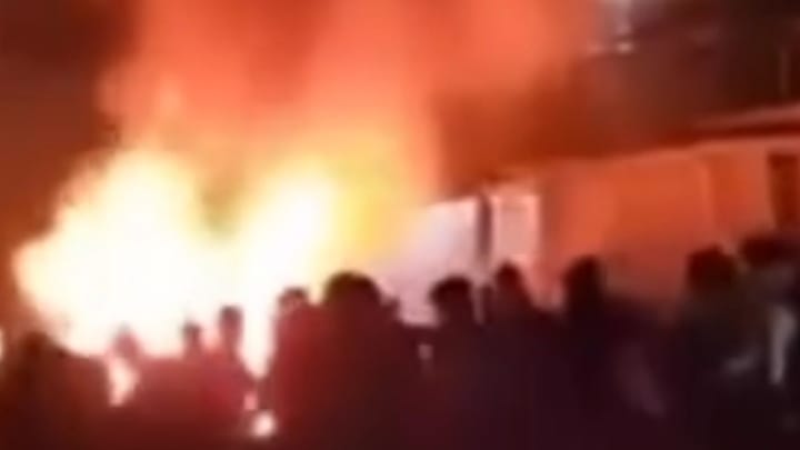 Cubanos queman sede del Partido Comunista en Morón