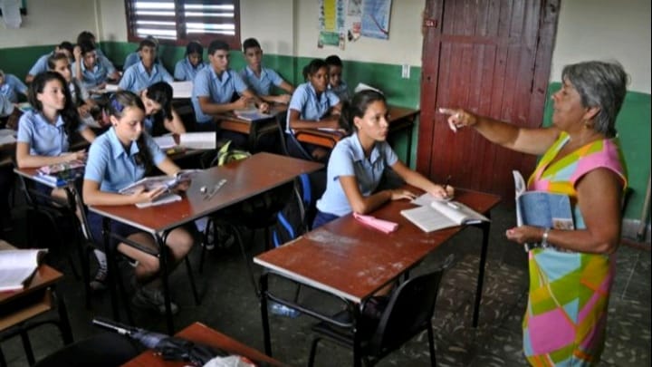 El ruso vuelve a las aulas cubanas como idioma principal desde 2026