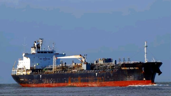 Petrolero con diésel ruso que iba a Cuba cambia rumbo