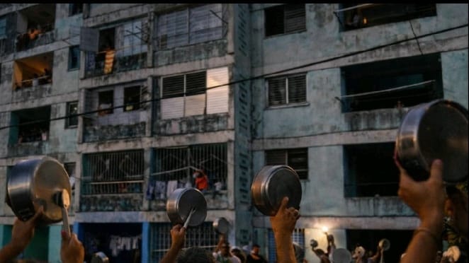 Cacerolazo en La Güinera: el barrio símbolo del 11J vuelve a alzar la voz