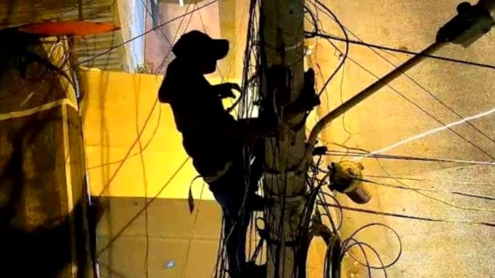 Dos detenidos por robar cables en escuela y vivienda de Granma