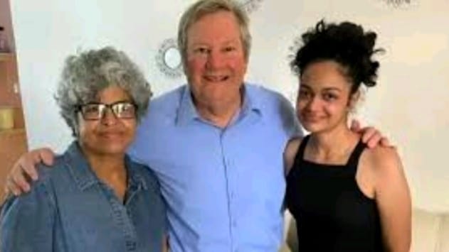 Mike Hammer visita a Anna Bensi en La Habana