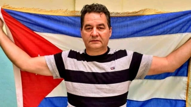 Ángel Santiesteban sale con multa tras horas detenido en unidad policial