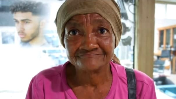 Cubano ayuda a anciana en Bayamo y video genera debate en redes