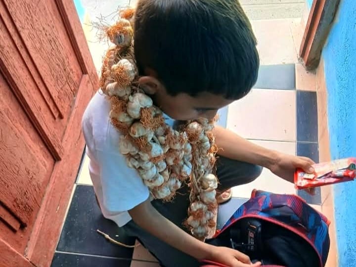 Niño de 9 años vende alimentos para sostener a su familia