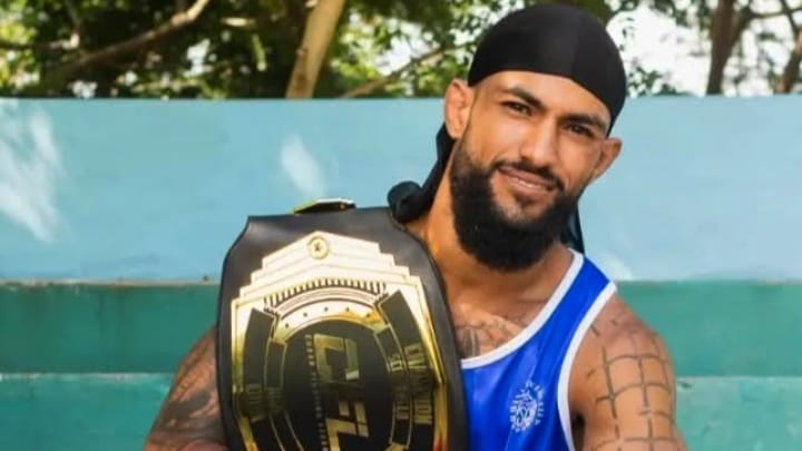 Golpean y detienen a peleador conocido como “Spiderman” en La Habana