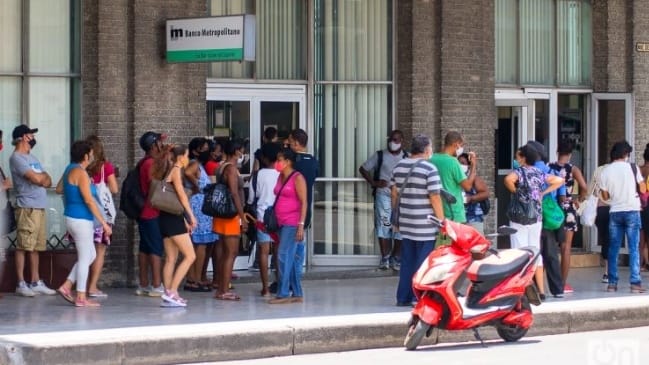 Bancos comienzan a liberar cuentas en divisas tras años de restricciones