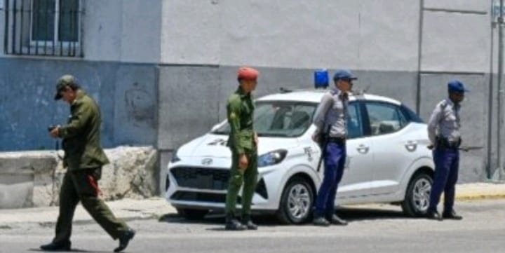 RÉGIMEN IMPIDE ASISTENCIA A EVENTO DE LA EMBAJADA DE ESTADOS UNIDOS EN LA HABANA