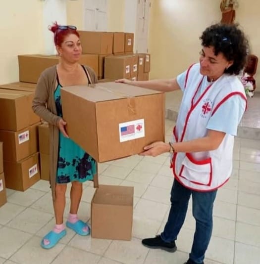 ENTREGAN AYUDA HUMANITARIA A DAMNIFICADOS DEL HURACÁN MELISSA EN CUBA