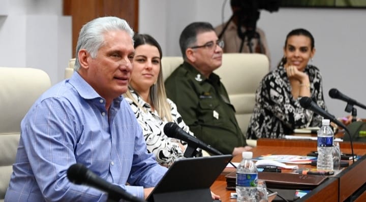 Díaz-Canel pide a jóvenes salvar un viejo y fracasado legado