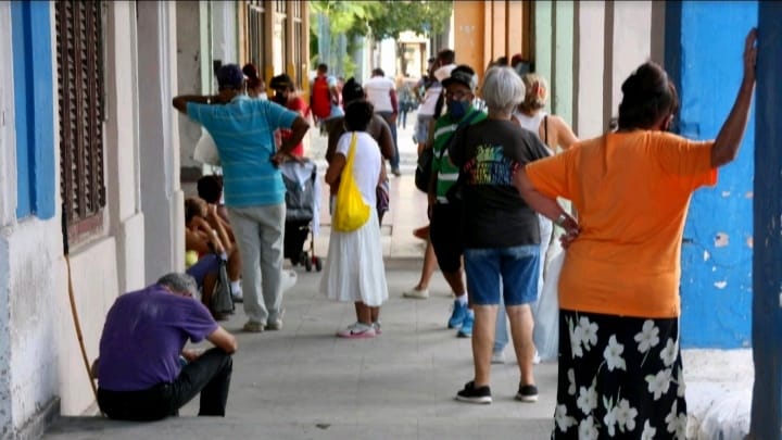 Golpean a un hombre de 72 años para robarle en Cuba: detienen a uno