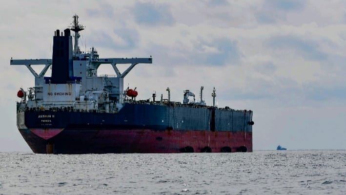 Petrolero ruso sancionado se acerca al Caribe y podría dirigirse a Cuba