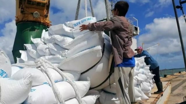 Llega arroz desde China, pero la espera continúa en la mesa del cubano