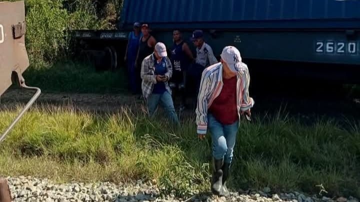 Catorce vagones se descarrilan en Cuba y obligan a cientos de pasajeros a cambiar de ruta